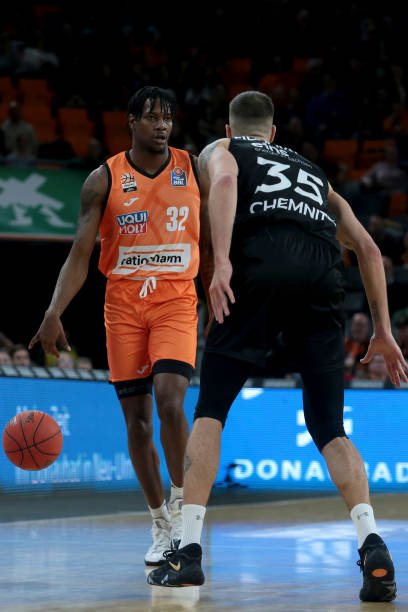 的防守发起 的防守发起